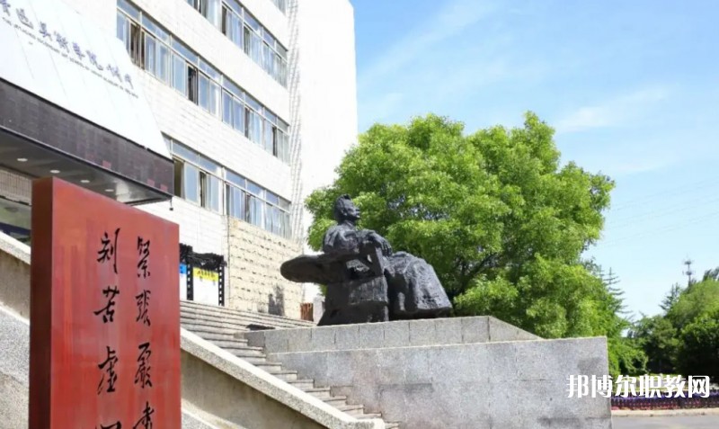 2025魯迅美術(shù)學(xué)院附屬中等美術(shù)學(xué)校招生計(jì)劃 招生人數(shù)是多少(附要求、條件、對象)