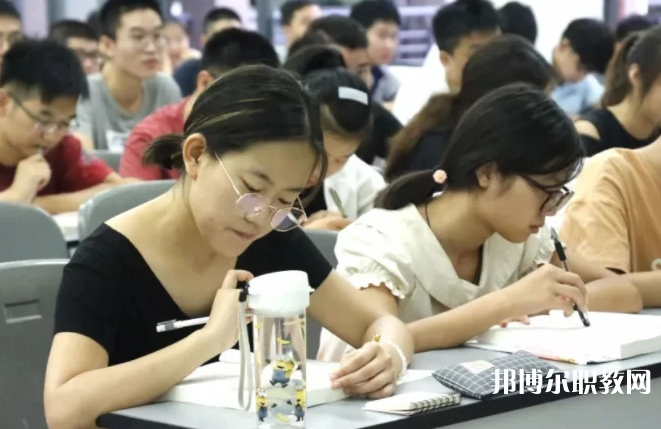 2025渭南公辦中專(zhuān)學(xué)校最新排名前三名單