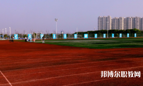 成都2025年中專鐵路學(xué)?？梢钥即髮? width=